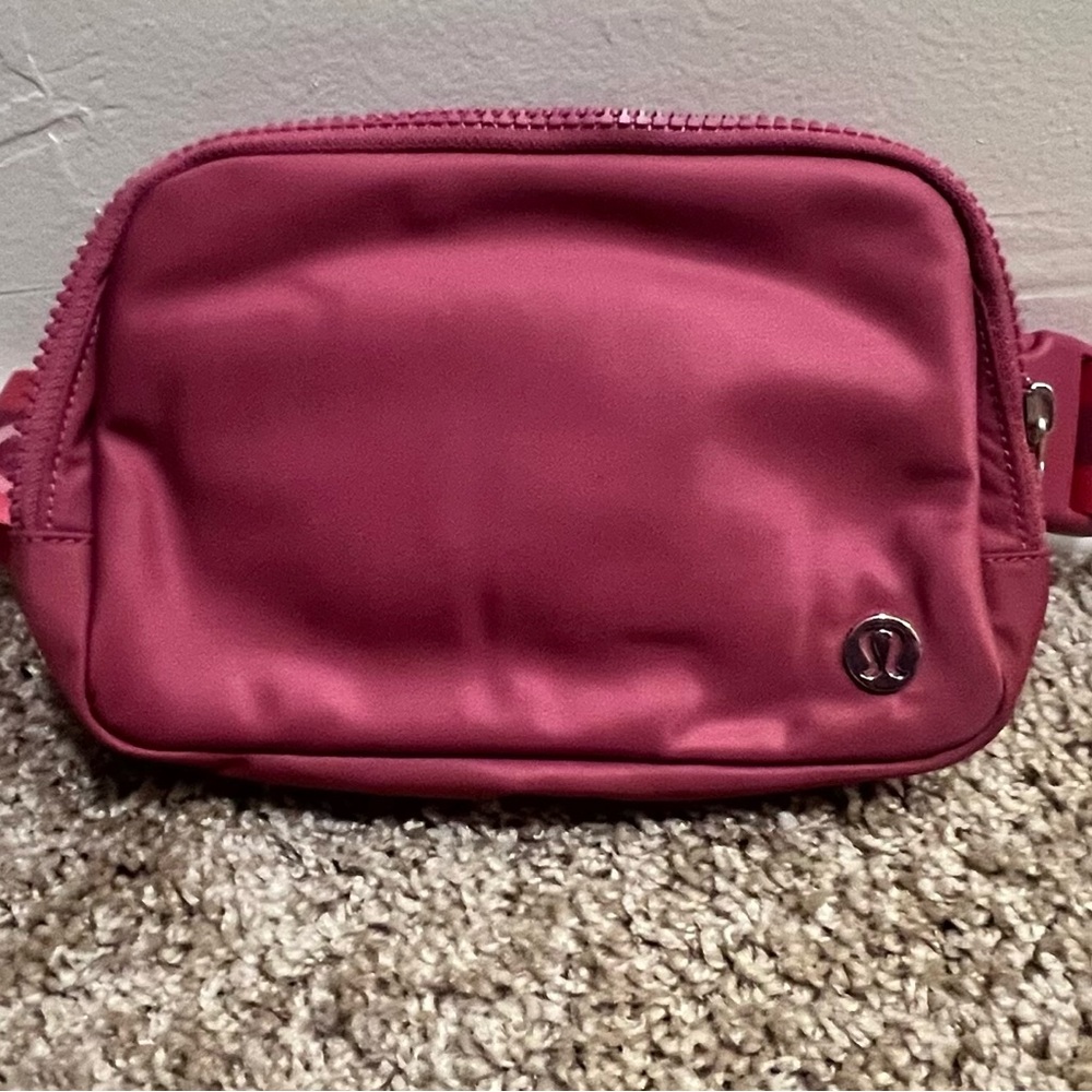 Lululemon 1L Crossbody Bag